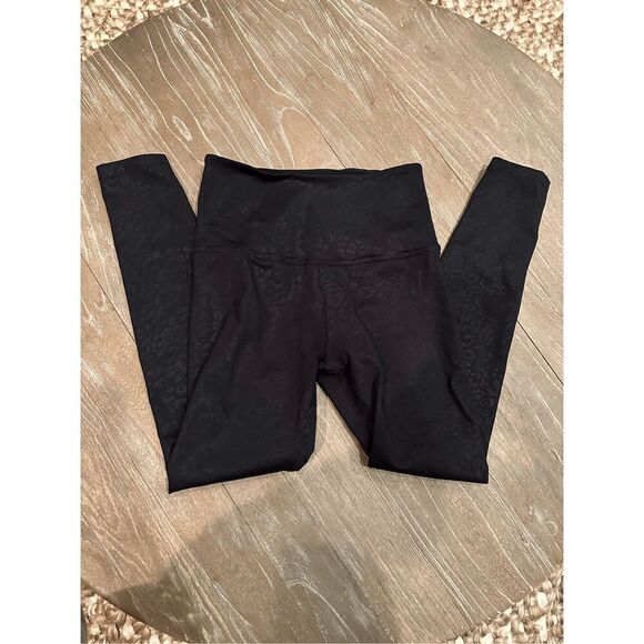 Beyond yoga black leggings shiny leopard sz Small - Picture 1 of 6
